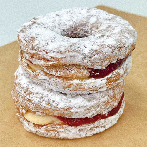 라즈베리 크림치즈 크로넛